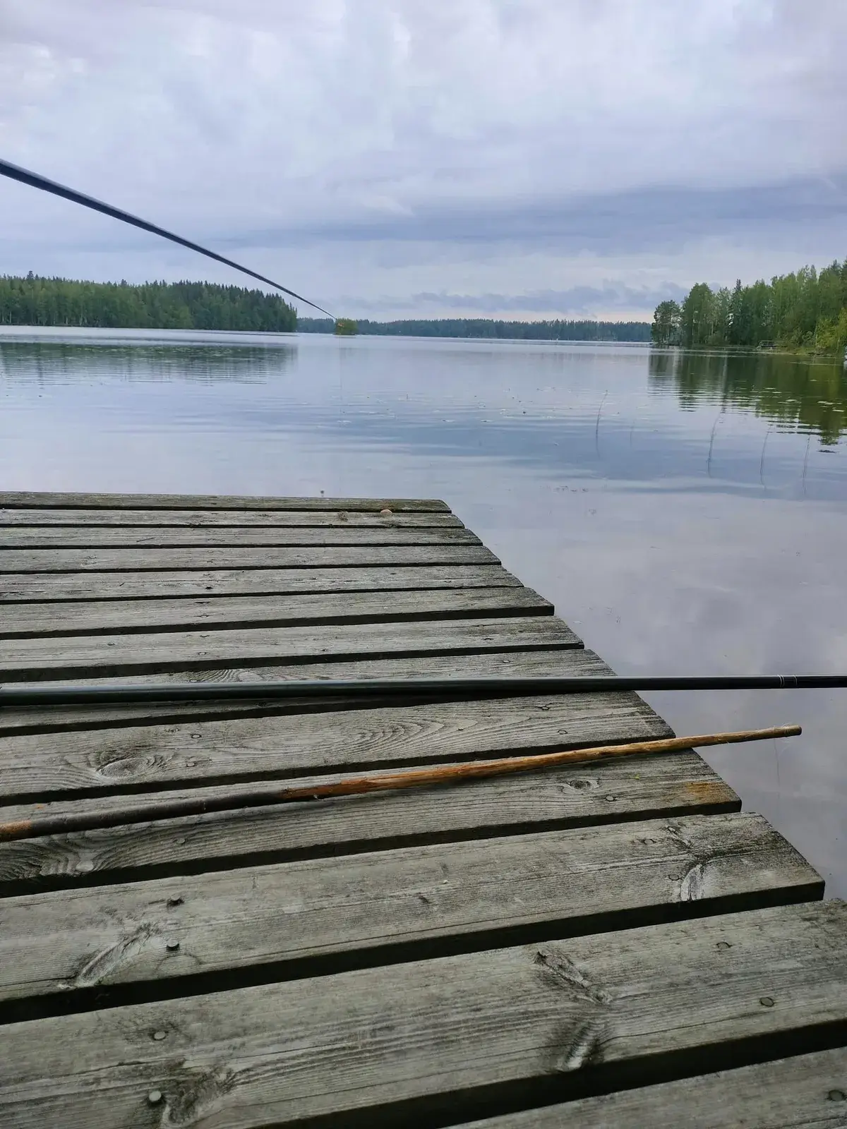 Kalastusta laiturilla